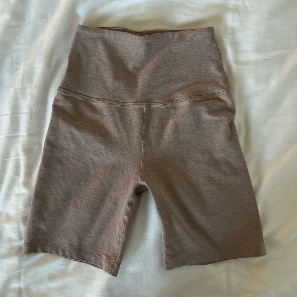 Beyond Yoga Biker Shorts Baby Pink